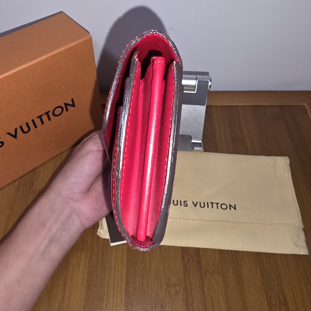 🚫SOLD🚫 Louis Vuitton Vernis | Red Sarah Wallet 💕 | - Picture 6 of 9